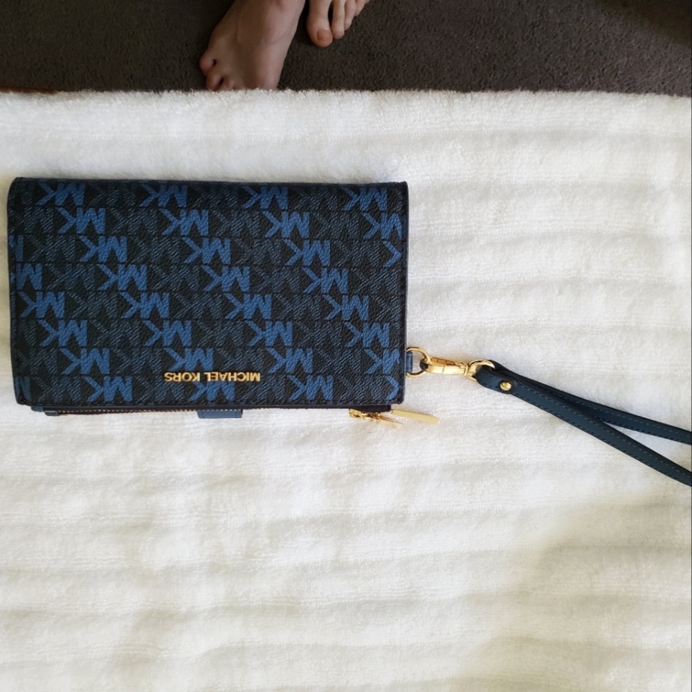 Micheal Kors Blue Wistlet/Wallet